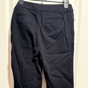 Black Capri pants